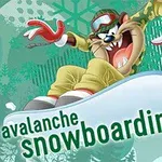Tegnefilmfigur snowboarding iført gule bukser og briller mod en grøn og hvid baggrund