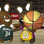 To kaninfigurer i basketballtrøjer, der holder basketballs på en bane