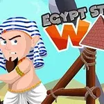 Animeret figur i egyptisk-inspireret tøj foran en katapult med pyramide og teksten EGYPT STONE WAR i baggrunden