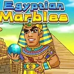 En animeret farao med en farverig farao-klædning holder en blå kugle foran pyramider og en sfinx med teksten Egyptian Marbles øverst