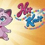 Sød lilla kat med blå øjne holder garnnøgle på en farverig baggrund med teksten Hit or Knit
