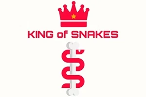 Rød kongekrone over teksten KING OF SNAKES med en stiliseret slange nedenunder på hvid baggrund