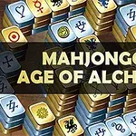 Billedet viser et sæt stablede mahjong-brikker med forskellige alkymistiske symboler og teksten Mahjongg: Age of Alchemy i midten