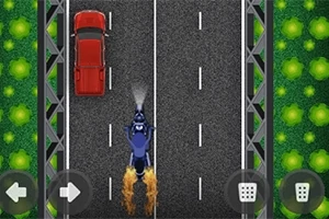 En motorcykel med flammer bagud kører på en vej ved siden af en rød bil med grønne områder på siderne