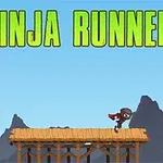 Ninja løber på en træbro foran bjergrig baggrund med teksten NINJA RUNNER øverst