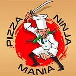 En tegneseriefigur af en pizzabager i hvidt kokketøj og hat poserer som en ninja, svingende en samuraisværd foran en rød cirkel, omgivet af teksten Pizza Ninja Mania