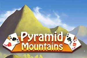 Pyramid Mountains-logo med spillekort mod en baggrund af bjerge