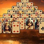 En pyramide af spillekort med dronninger og prinser, sat mod en solnedgangsbagtæppe