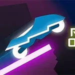 Blå futuristisk bil kører op ad en lyserød skråning med teksten Rider Online ved siden af