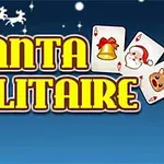 Gule bogstaver med teksten Santa Solitaire på en blå baggrund med julekort og flyvende rensdyr i snevejr