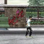 En person med sort hue og hvide trøje står på rulleskøjter i et bymiljø med graffiti på væggen og et hegn i baggrunden