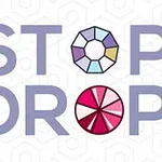 Teksten STOP DROP med geometriske former inden i bogstaverne O, hvor den øverste viser pastelfarver og den nederste røde nuancer