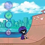 En animeret figur med en sort kappe og hjelm står på et skateboard på en halv-pipe med en by og hav i baggrunden