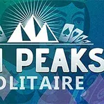 Tri Peaks Solitaire-logo med spillekort og grafiske bjerge i baggrunden