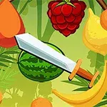 Frugter som bananer, hindbær og meloner flyder omkring en blank sværdklinge i en farverig junglebaggrund